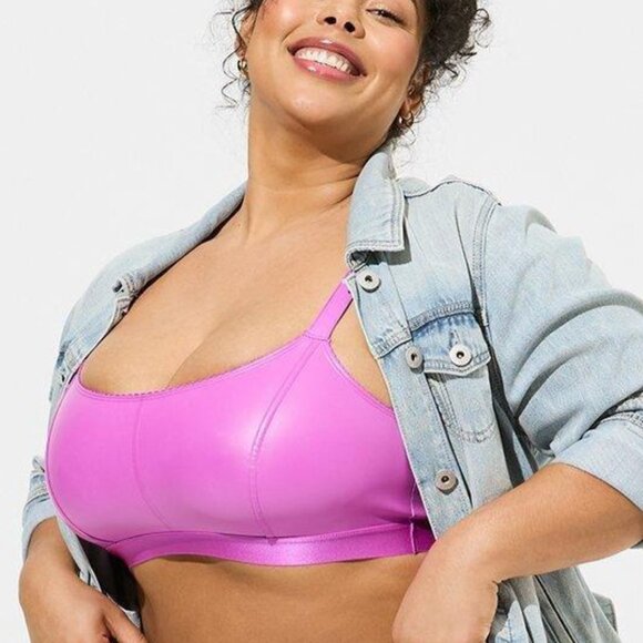 ❤️NWT VINTAGE TORRID BRA - FAUX VEGAN LEATHER / PLEATHER WIRELESS BRALETTE PLUS - Picture 10 of 14